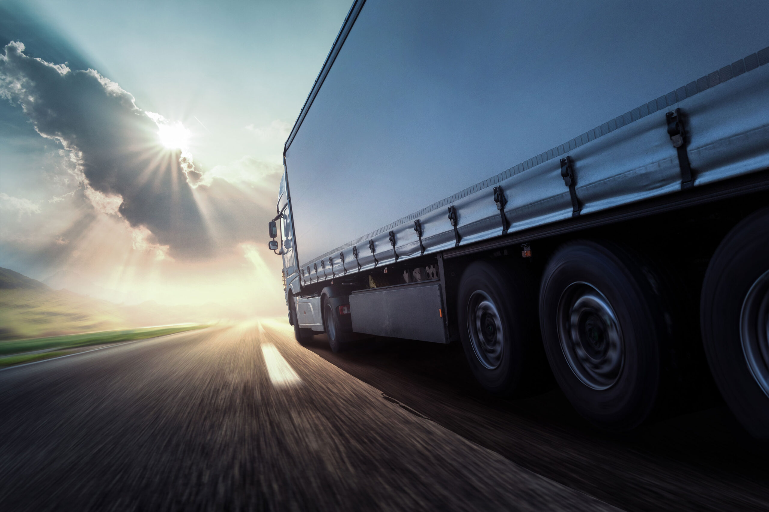 LKW auf einer Landstraße